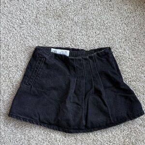 Zara Black Pleated Mini Skirt with Side Pockets